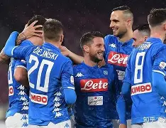 华体会_那不勒斯意甲击败萨索洛克瓦拉茨赫利亚远射破门(布莱克被威斯克囚禁)